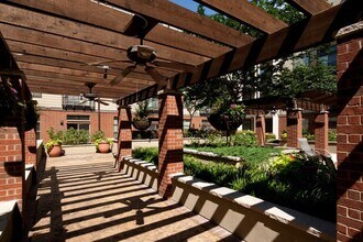 Ambrose in Dallas, TX - Foto de edificio - Building Photo
