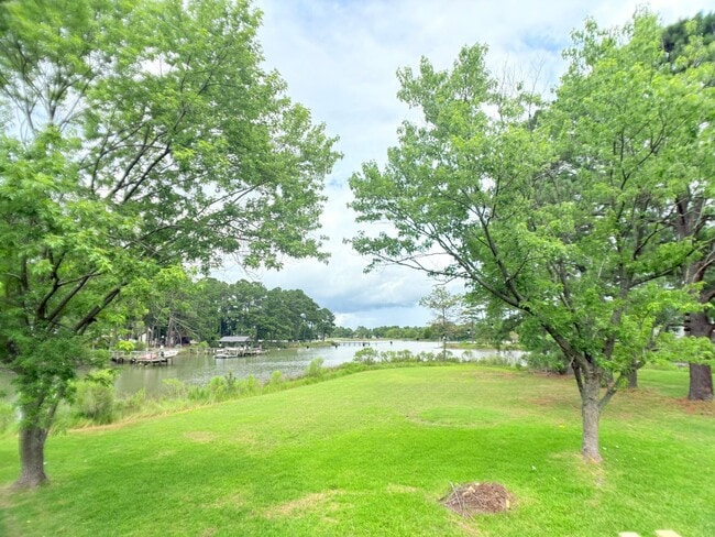 172 B Hunts Neck Rd in Poquoson, VA - Building Photo - Building Photo