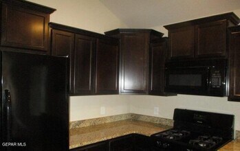 5814 Bywood St in Santa Teresa, NM - Building Photo - Building Photo