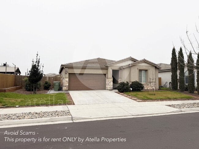 654 Melbourne Way in Lemoore, CA - Building Photo - Building Photo