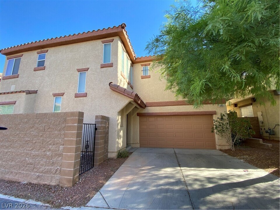 10555 Lessona St in Las Vegas, NV - Building Photo