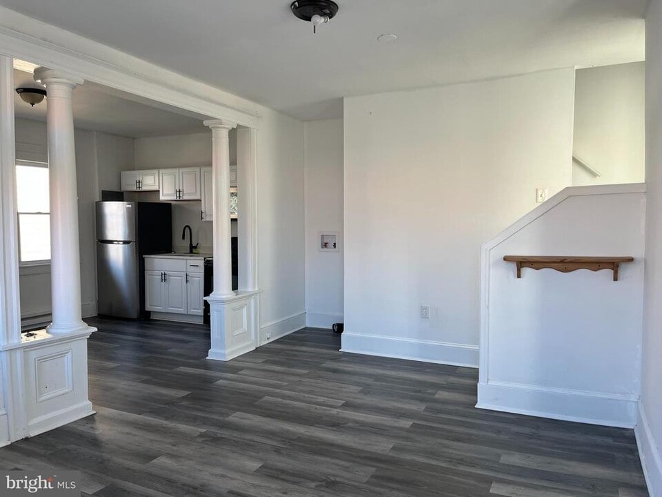 113 W John St in Martinsburg, WV - Building Photo