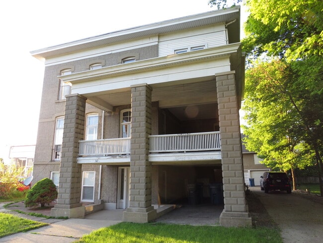 310 E Washington St in Morris, IL - Building Photo - Building Photo