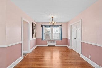 61 Dartmouth St in Williston Park, NY - Building Photo - Building Photo