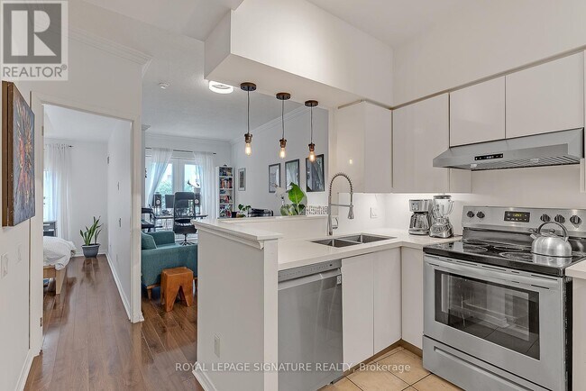 property at 115-115 Richmond St E