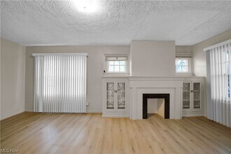 5143 E 113th St, Unit DN in Garfield Heights, OH - Building Photo - Building Photo