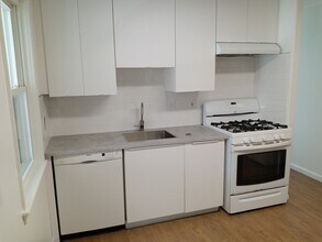 37 Van Wart Path in Newton, MA - Building Photo - Building Photo