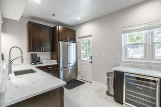 1628 Massachusetts Ave in Washington, DC - Building Photo - Interior Photo