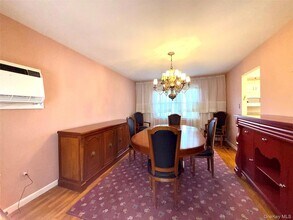 15 Sherry Ln in Hauppauge, NY - Foto de edificio - Building Photo