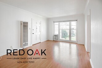 1832 N Edgemont St, Unit 8 in Los Angeles, CA - Building Photo - Building Photo