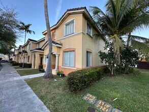 2725 SE 15th Rd in Homestead, FL - Foto de edificio - Building Photo