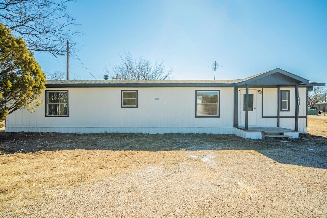 4329 Kaywood Dr in Granbury, TX - Foto de edificio