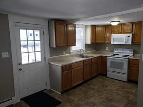 8 Allen St in Berwick, ME - Foto de edificio - Building Photo