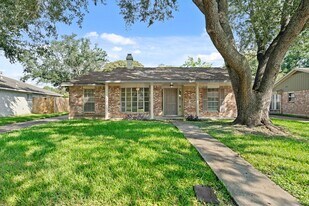 13542 Wimbledon Dr in Sugar Land, TX - Building Photo