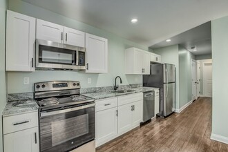 800 N Fred Shuttlesworth Cir in Cincinnati, OH - Building Photo - Building Photo
