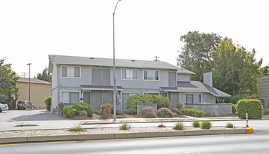 10160 Miller Ave in Cupertino, CA - Building Photo - Building Photo