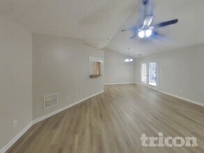 2043 Big Cypress Ln in Locust Grove, GA - Foto de edificio - Building Photo