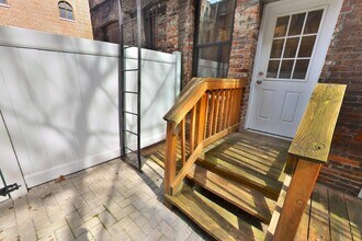 438 W 52nd St, Unit 1A in New York, NY - Foto de edificio - Building Photo