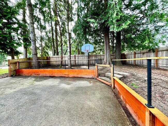 8267 Blue Oak Pkwy NE in Bremerton, WA - Building Photo - Building Photo