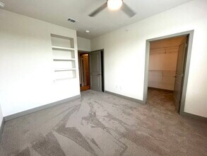 705 E Olympic Dr in Pflugerville, TX - Foto de edificio - Building Photo