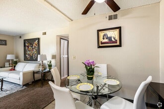Kingsborough Apartments in Wichita, KS - Building Photo - Building Photo