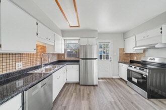 956 Macon St in Aurora, CO - Building Photo - Building Photo