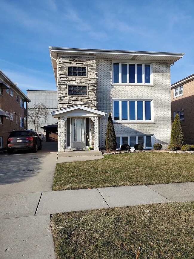 property at 8604 W Carmen Ave