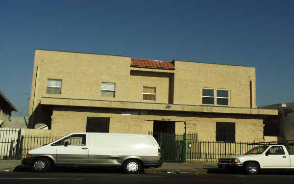 4606 S Vermont Ave in Los Angeles, CA - Building Photo