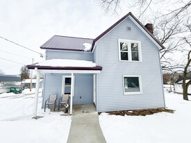 602 Grove St in Decorah, IA - Building Photo