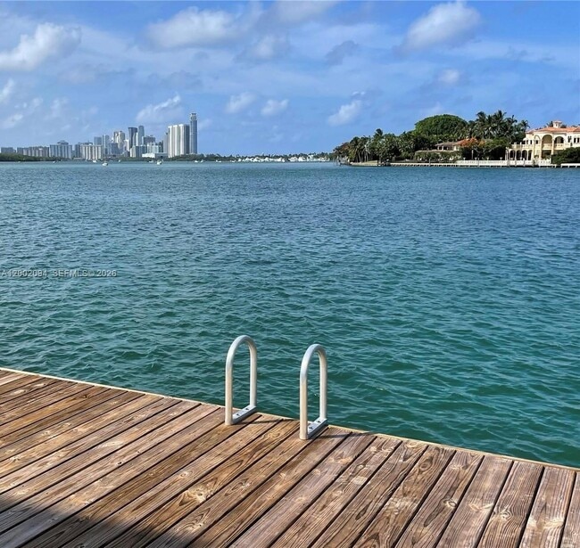 10281 E Bay Harbor Dr in Bay Harbor Islands, FL - Foto de edificio - Building Photo
