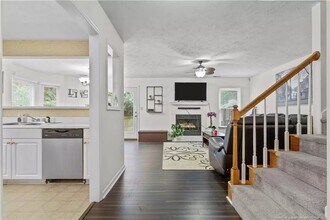 5551 Robmont Dr in Fayetteville, NC - Foto de edificio - Building Photo