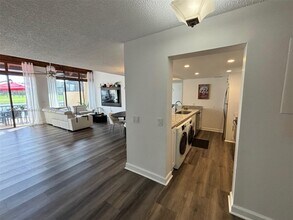 10850 S Golfview Dr in Pembroke Pines, FL - Building Photo - Building Photo