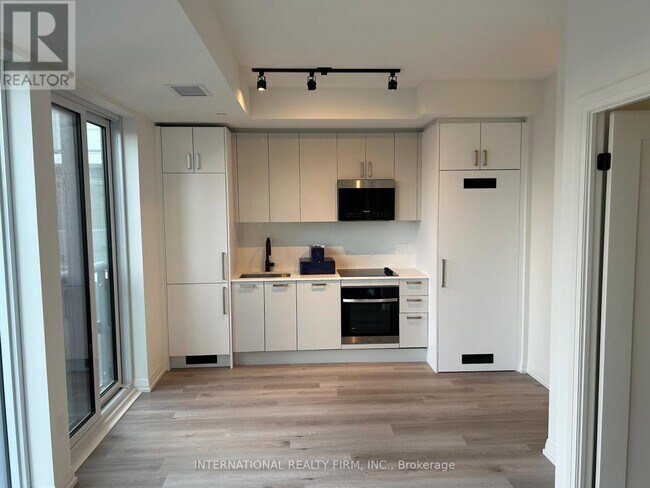280-280 Dundas St W in Toronto, ON - Building Photo - Building Photo