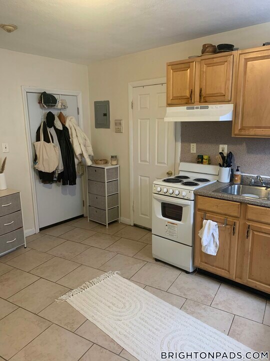 1575 Commonwealth Ave in Boston, MA - Building Photo