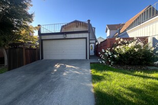 3130 Lillard Dr in Davis, CA - Building Photo
