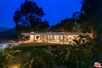 10556 Fontenelle Way in Los Angeles, CA - Building Photo - Building Photo