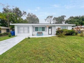2893 Webley Dr NE in Largo, FL - Building Photo