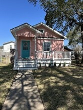 5306 Avenue P 1/2 in Galveston, TX - Building Photo - Building Photo