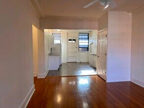 1130 W Pratt Blvd in Chicago, IL - Building Photo - Building Photo