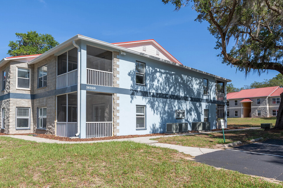 Rodekalya Circle in Dade City, FL - Building Photo