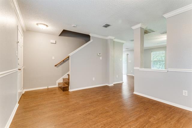 9361 Sundial Dr in Fort Worth, TX - Foto de edificio - Building Photo