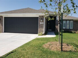 713 Blue Fish Rd in Norman, OK - Building Photo