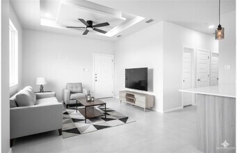 608 N Alexandrite Ave, Unit 1 in Edinburg, TX - Foto de edificio - Building Photo