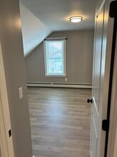 82 Lyon Ave, Unit #2 in East Providence, RI - Foto de edificio - Building Photo