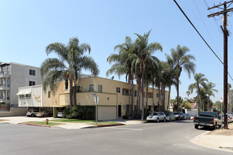 Riviera Palms in Los Angeles, CA - Building Photo - Primary Photo