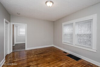 1821 W Lee St in Louisville, KY - Foto de edificio - Building Photo