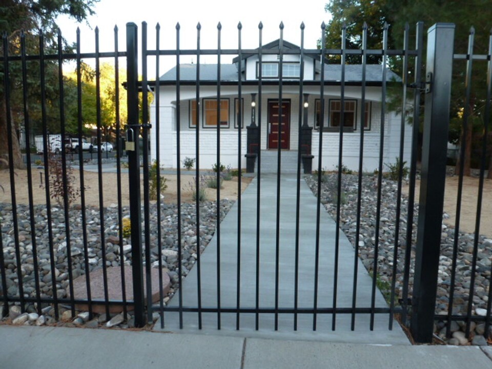 1145 W 1st St in Reno, NV - Building Photo