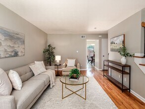 1766 Willoway Cir S in Columbus, OH - Foto de edificio - Building Photo