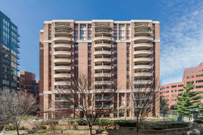The Christopher Condominium in Bethesda, MD - Foto de edificio - Building Photo