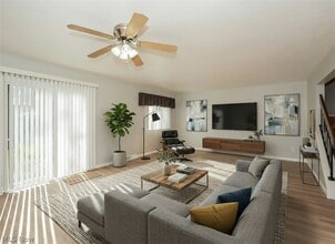 9471 Madison Ln in North Royalton, OH - Building Photo - Building Photo